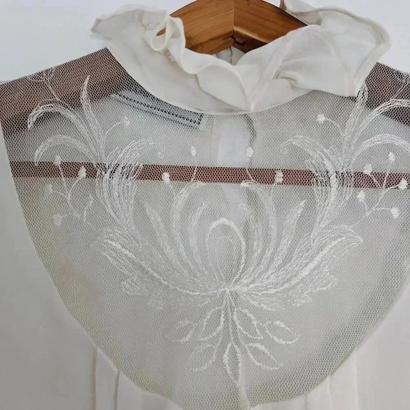 Vintage Hampton Place Off White Embroidered Puffy Sleeve Peasant Blouse Size M - Picture 3 of 7